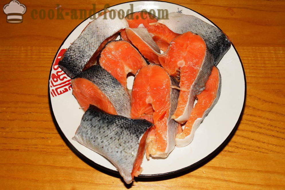 Salmão assado no forno - como assar salmão saboroso no forno na manga, receita poshagovіy com uma foto