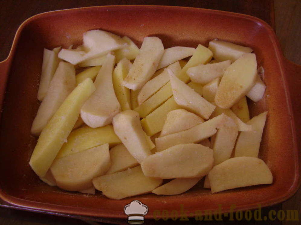 Batatas assadas em molho - ambos batatas cozidas deliciosas no forno com crosta dourada, com um passo a passo fotos de receitas