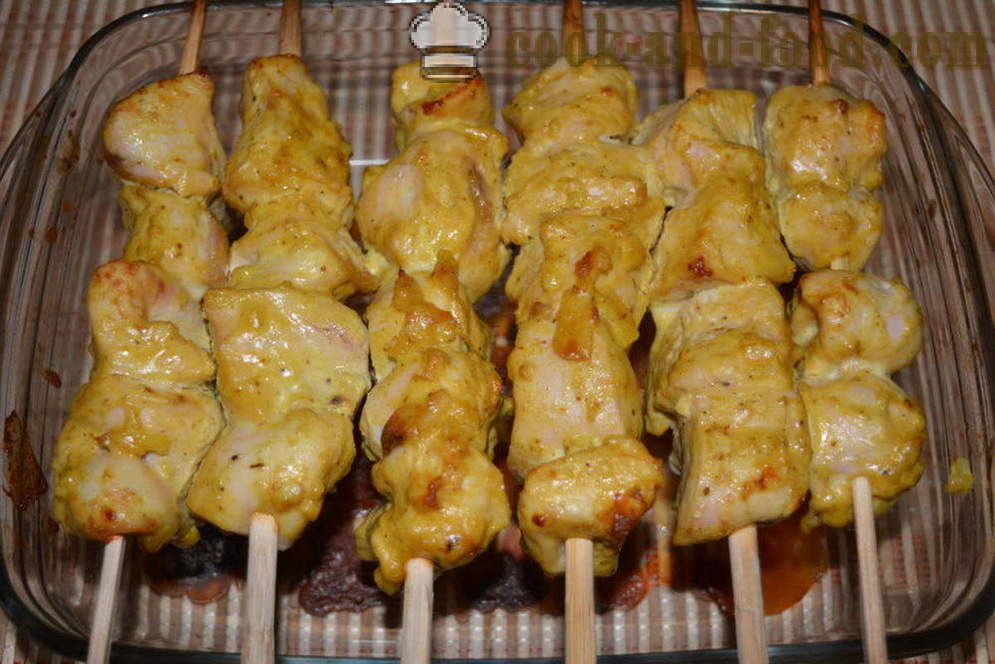 Os mais deliciosos espetinhos de frango no forno em espetos - como cozinhar um frango kebab em casa no forno, com um passo a passo fotos de receitas