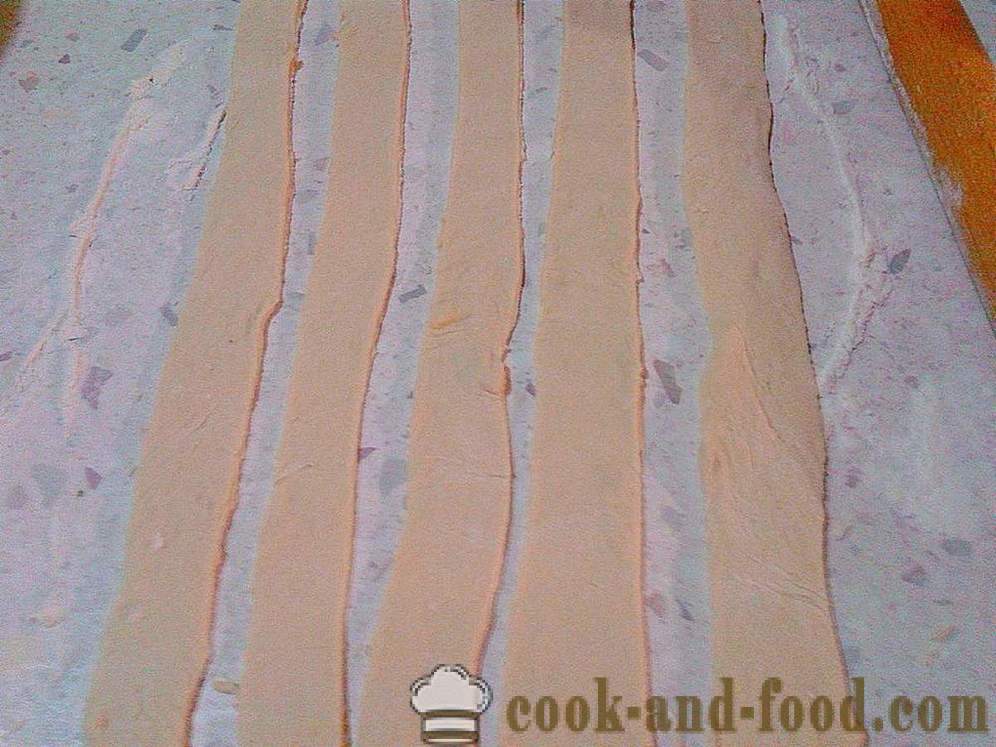 Salsichas na massa de pão frito em skovorode- como fazer a salsicha na pastelaria em casa, passo a passo fotos de receitas
