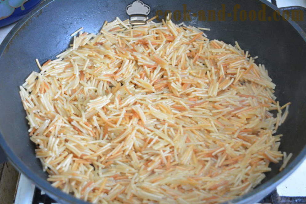 Macarrão frito em uma panela - como cozinhar frito vermicelli de teias de aranha sem drenar a água, passo a passo fotos de receitas