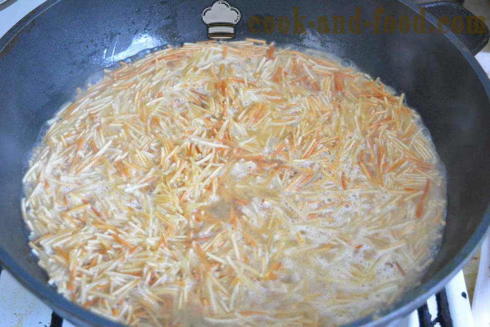 Macarrão frito em uma panela - como cozinhar frito vermicelli de teias de aranha sem drenar a água, passo a passo fotos de receitas