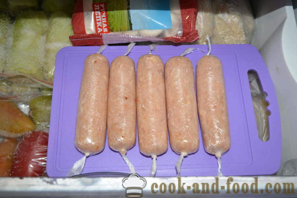 Salsichas de galinhas domésticas no filme de alimentos para crianças - como cozinhar salsichas de frango em casa, fotos passo a passo receita