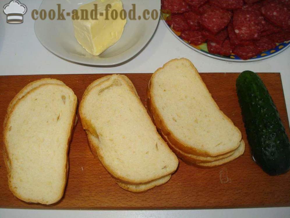 Sanduíches com salsicha, queijo e pepino - como fazer um sanduíche com salsicha e queijo, com um passo a passo fotos de receitas