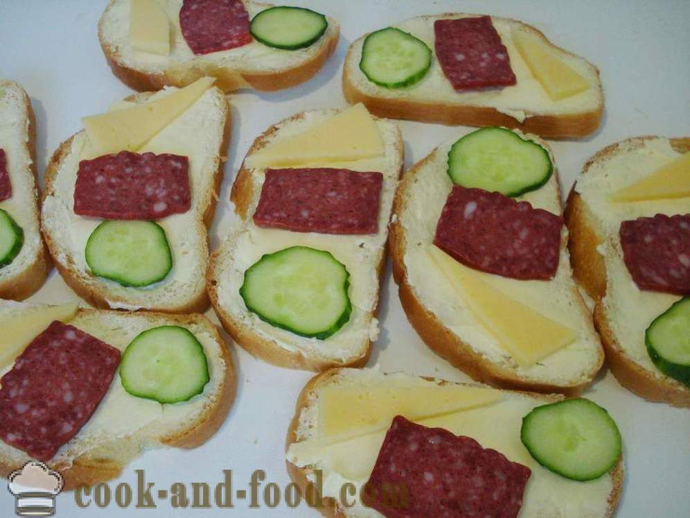 Sanduíches com salsicha, queijo e pepino - como fazer um sanduíche com salsicha e queijo, com um passo a passo fotos de receitas