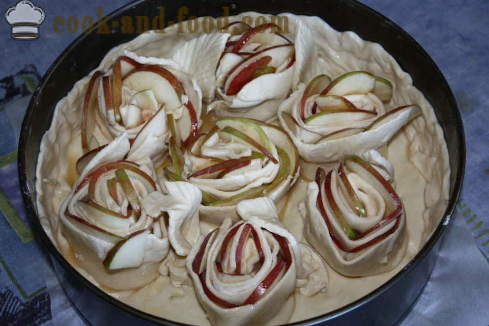Rosas de maçãs em massa folhada - deliciosa tarte de maçã de massa folhada como maçãs envolto em massa folhada como rosas, fotos passo a passo receita