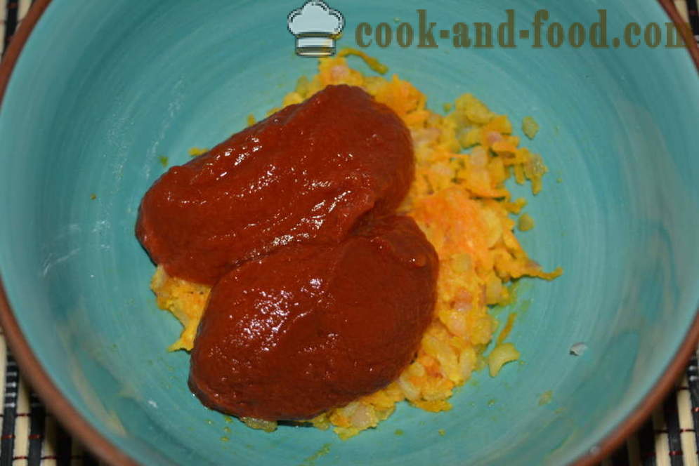 Molho de Quick-gravy com pasta de tomate em um micro-ondas - como cozinhar molho de tomate, molho em um forno de microondas, um passo a passo fotos de receitas