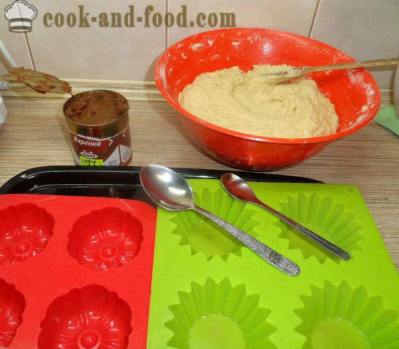 Biscoitos simples sobre iogurte ou creme azedo com sêmola - como fazer cupcakes em latas, fotos passo a passo receita