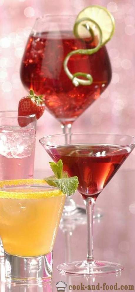 Bebidas 2017 de ano novo e cocktails festivos no Ano do Galo - alcoólicas e não-alcoólicas