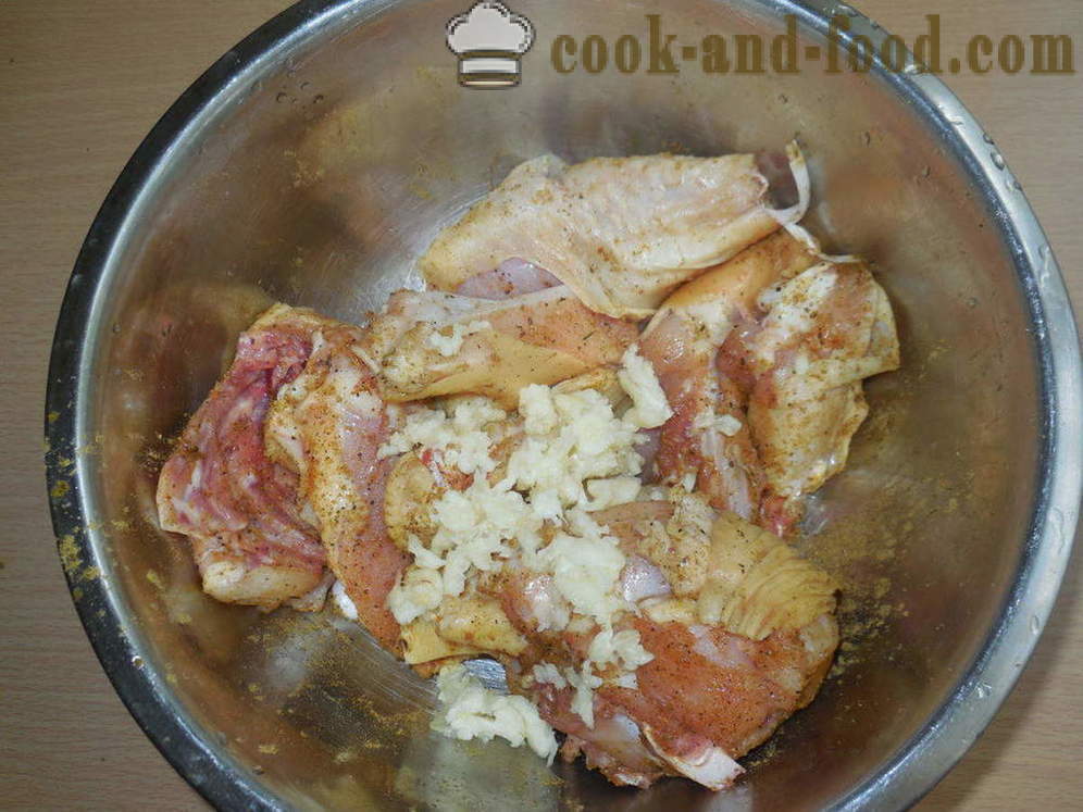 Galinha assada na panela no forno em seu próprio suco - como assar frango na panela com legumes, um passo a passo fotos de receitas