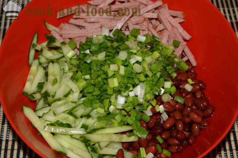 Salada com feijão vermelho e salsicha enlatada - Como preparar uma salada com feijão e salsicha defumada, um passo a passo fotos de receitas