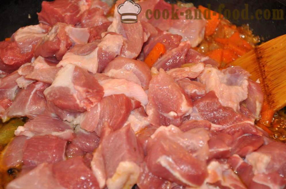 Pilaf pilaf delicioso com carne de porco em uma panela - como cozinhar pilaf carne de porco friável na placa, um passo a passo fotos de receitas
