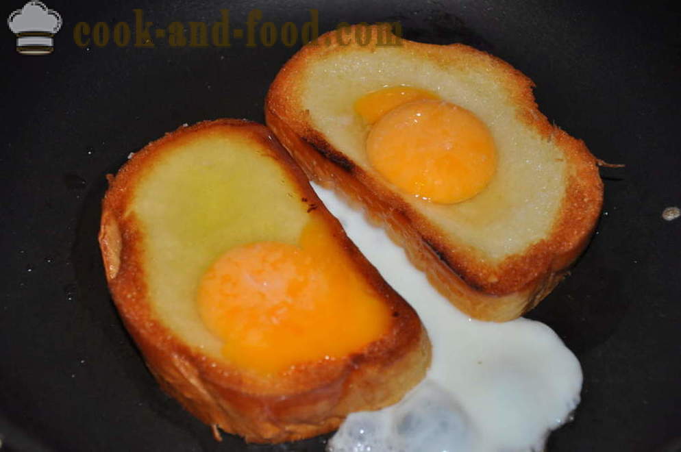 Ovos incomuns no pão na panela - Como fazer um ovos incomuns, passo a passo fotos de receitas
