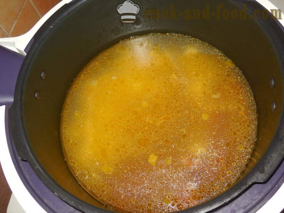 Sopa com macarrão caseiro e corações de frango - como cozinhar sopa de frango em multivarka, fotos passo a passo receita