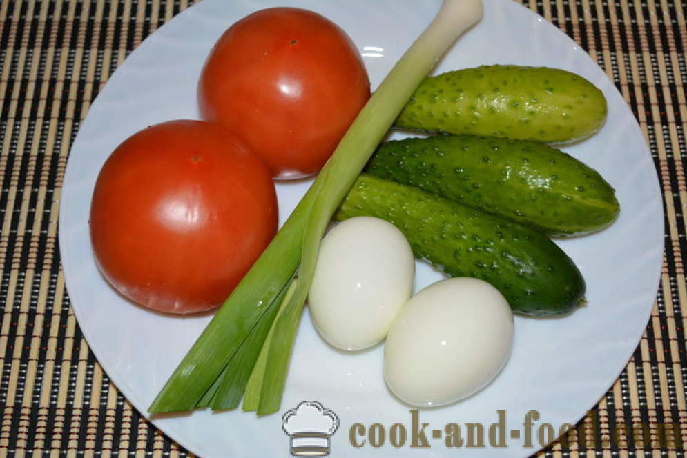 Salada simples de pepinos e tomates frescos com ovo e alho-porro - como cozinhar salada de legumes com maionese, um passo a passo fotos de receitas