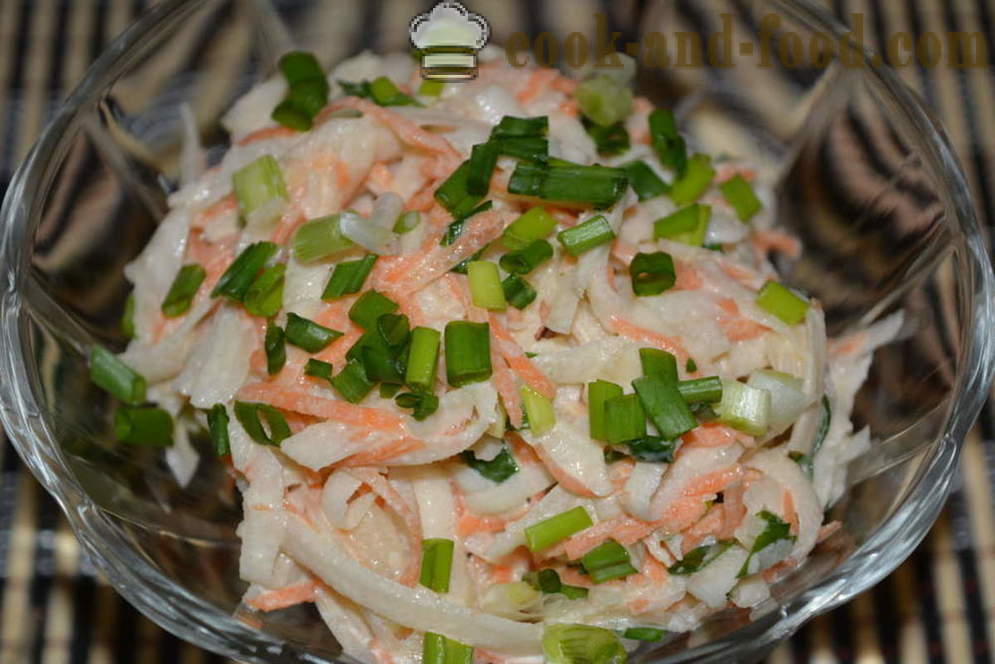 Salada saboroso de alcachofra e cenouras e cebolas verdes - como preparar uma salada de alcachofra e cenouras receita com uma foto