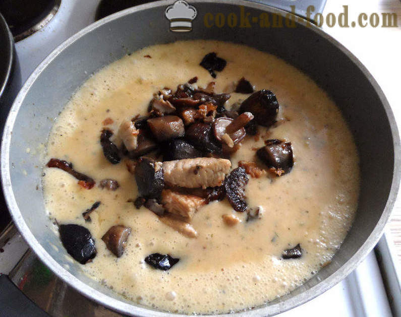 Turquia com cogumelos em molho de creme - passo a passo como cozinhar um peru com cogumelos, uma receita com uma foto