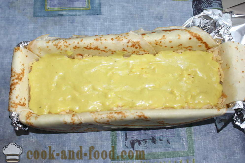 Torta de panqueca com cogumelos, queijo e vegetais no forno - passo a passo como cozinhar uma receita de bolo panqueca com foto