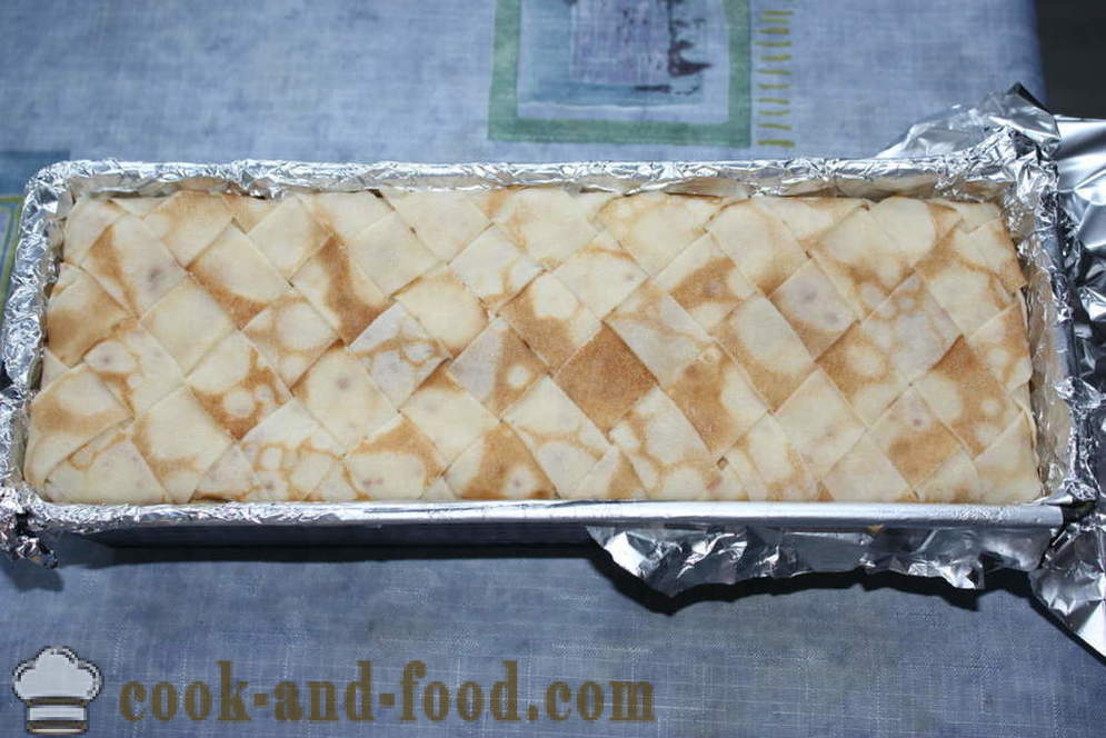 Torta de panqueca com cogumelos, queijo e vegetais no forno - passo a passo como cozinhar uma receita de bolo panqueca com foto