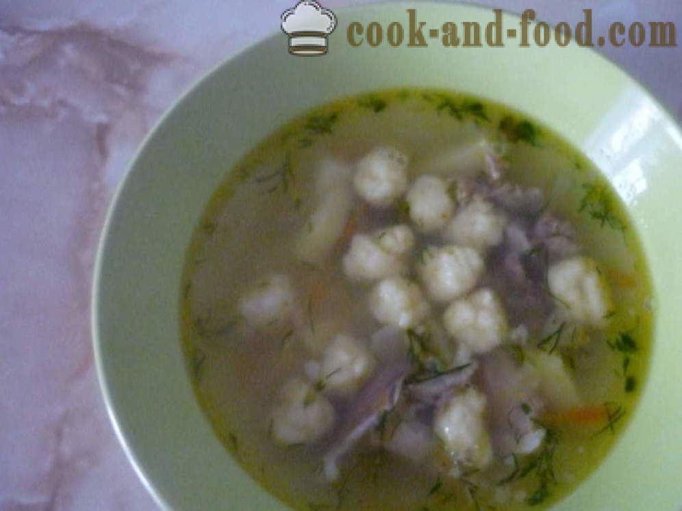 Sopa deliciosa com bolinhos de massa no caldo - passo a passo, como cozinhar sopa com bolinhos de massa, receita com foto