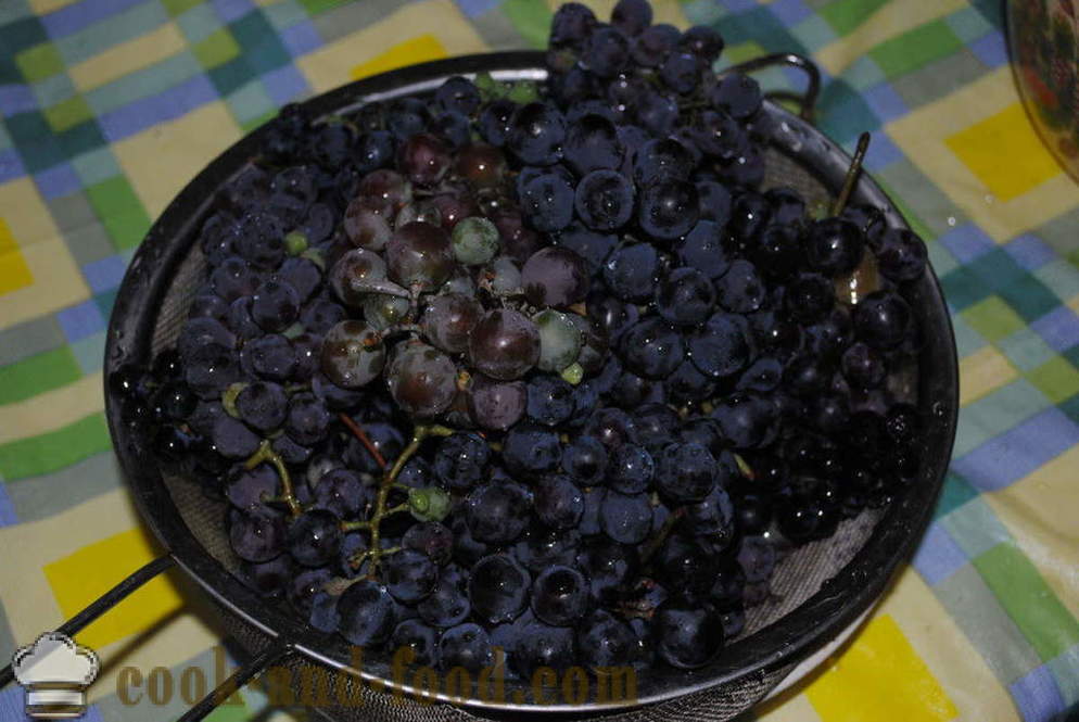 Sobremesa caseira de nozes e suco de uva, tão rápido para preparar caseiro sobremesas churchkhela, uma receita simples com uma foto
