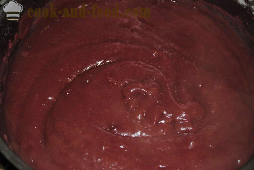 Sobremesa caseira de nozes e suco de uva, tão rápido para preparar caseiro sobremesas churchkhela, uma receita simples com uma foto
