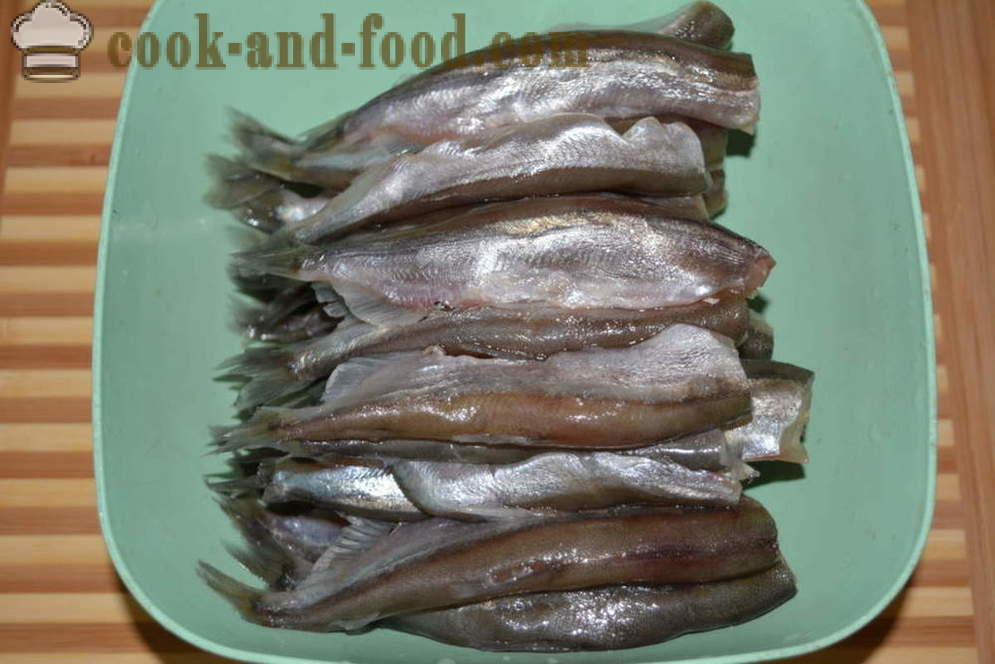 Guisado de capelim com cebolas em uma frigideira - tanto saborosa cozinheiro capelim em uma frigideira, um passo a passo fotos de receitas