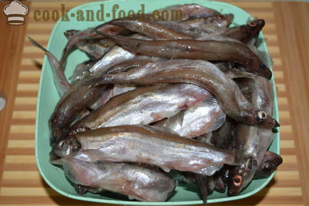 Guisado de capelim com cebolas em uma frigideira - tanto saborosa cozinheiro capelim em uma frigideira, um passo a passo fotos de receitas