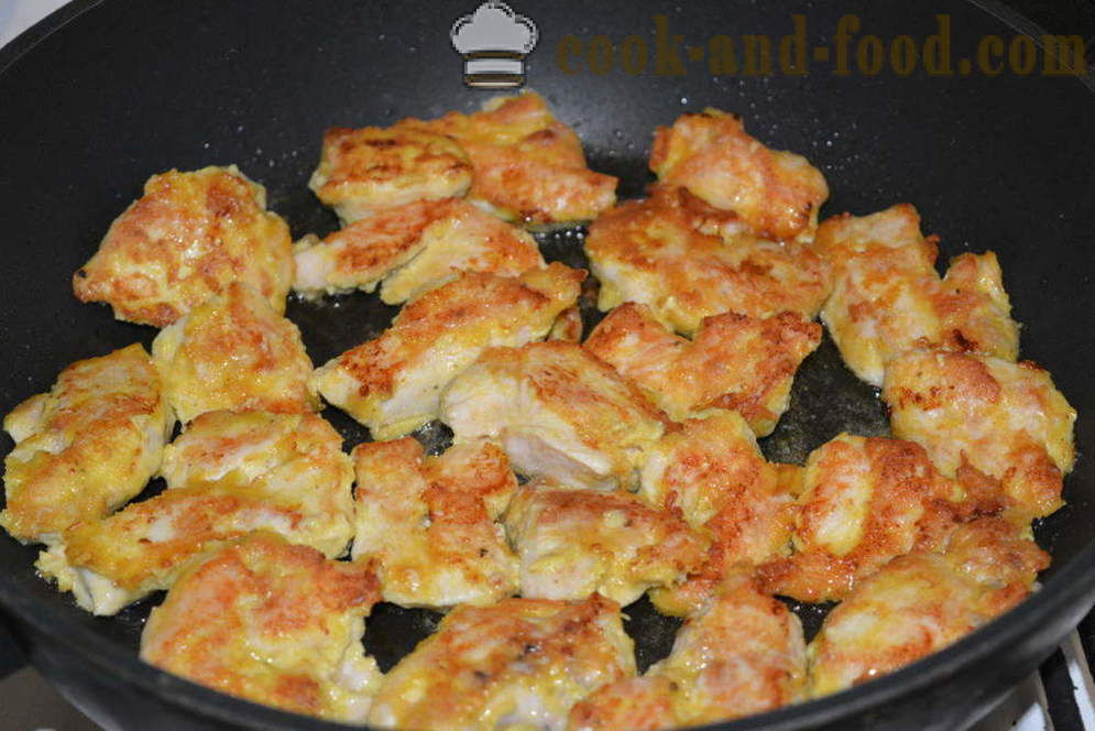 Peito de frango delicioso frito em uma panela - como cozinhar um peito de frango suculento em uma frigideira, um passo a passo fotos de receitas