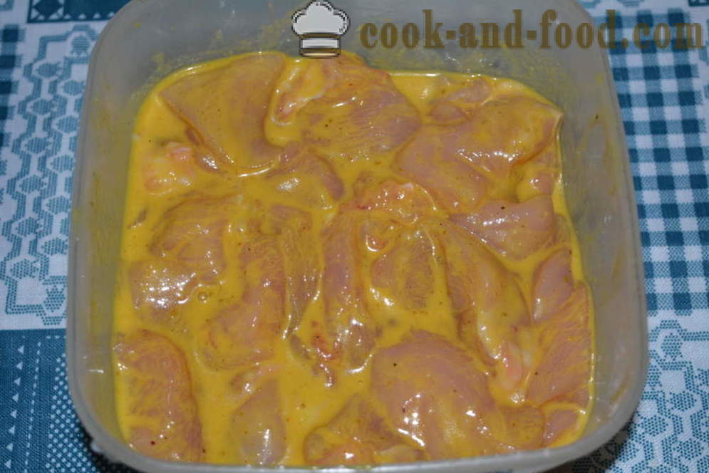 Peito de frango delicioso frito em uma panela - como cozinhar um peito de frango suculento em uma frigideira, um passo a passo fotos de receitas