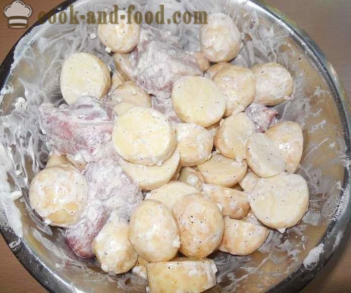 Batatas novas deliciosos assados ​​no forno com a carne - como deliciosos assados ​​batatas novas no buraco, a receita com fotos, passo a passo