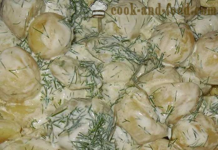 Batatas novas deliciosas em creme de leite com aneto e alho - como cozinhar um delicioso batatas novas, uma receita simples com uma foto
