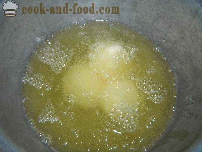 Rosquinhas coalhada fritos em óleo em uma frigideira - como cozinhar donuts do queijo rapidamente, passo a passo fotos de receitas