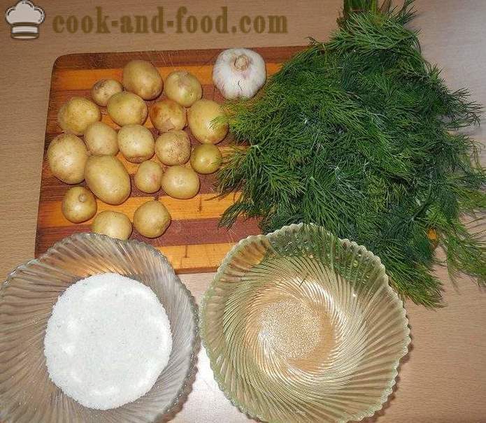 Batatas novas pequenas assado inteiro em uma panela com alho e dill - como limpar e cozinhar uma pequena batatas novas, receita com foto