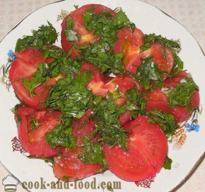 Tomates rápido salgado com alho e ervas em uma panela - Receita de tomate em conserva, com fotos