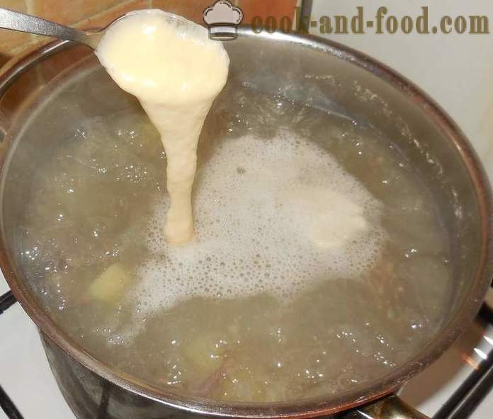 Sopa com bolinhos de massa no caldo de carne - Como fazer bolinhos de ovos e farinha - um passo a passo fotos de receitas