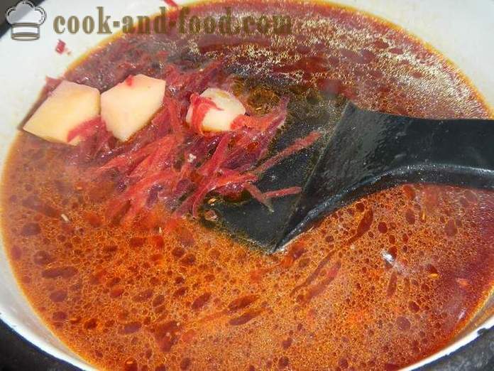 Borscht vermelho clássico com beterraba e carne - como cozinhar sopa - um passo a receita passo com foto borsch ucraniana