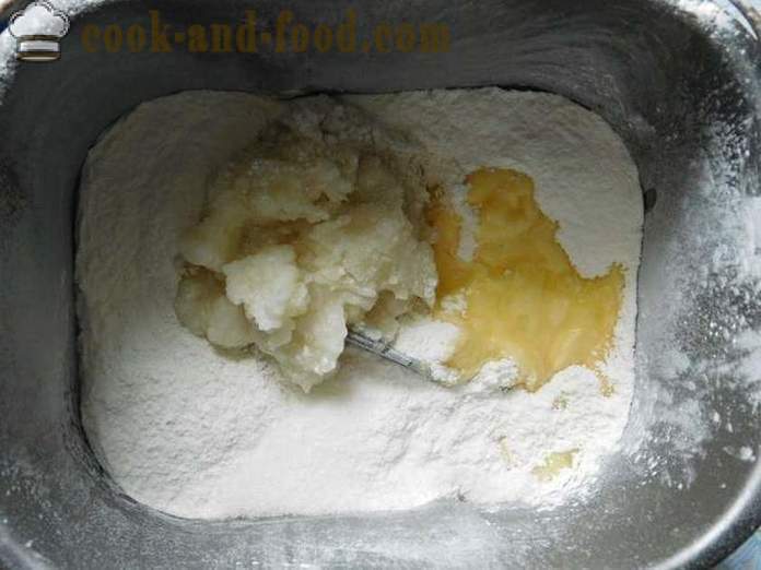 Bolo simples e delicioso creme na máquina de fazer pão - um passo a receita passo com bolo foto para o preguiçoso - como assar um bolo na máquina de fazer pão