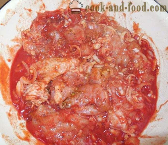Galinha do assado na grelha - deliciosos e suculentos espetinhos de frango em molho de tomate - um passo a passo fotos de receitas