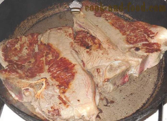 Delicioso e suculento bife de carne ou carne de porco Ti Bon - cozinhar cheio de carne assando - um passo a passo fotos de receitas