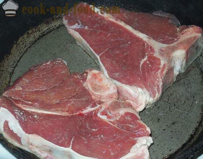 Delicioso e suculento bife de carne ou carne de porco Ti Bon - cozinhar cheio de carne assando - um passo a passo fotos de receitas