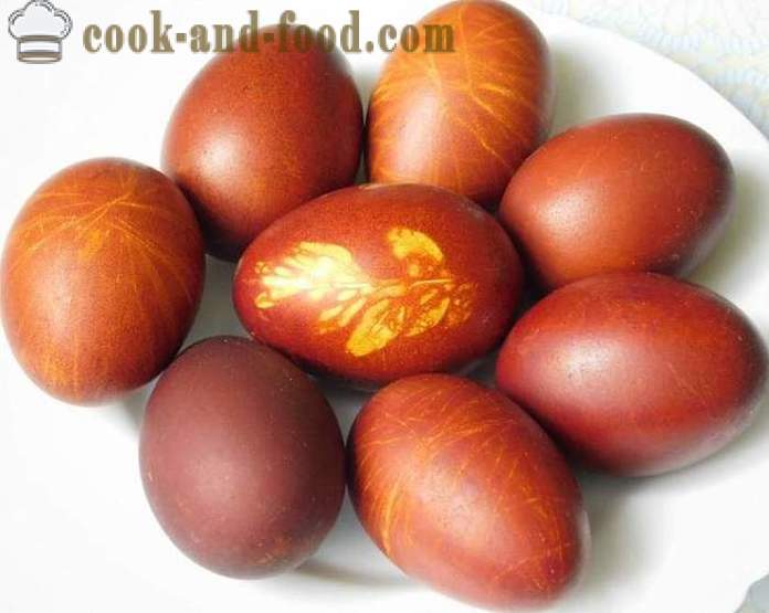 Como pintar os ovos em cascas de cebola com um padrão ou uniforme - a receita com uma foto - passo através a cor correta de peles de ovos de cebola