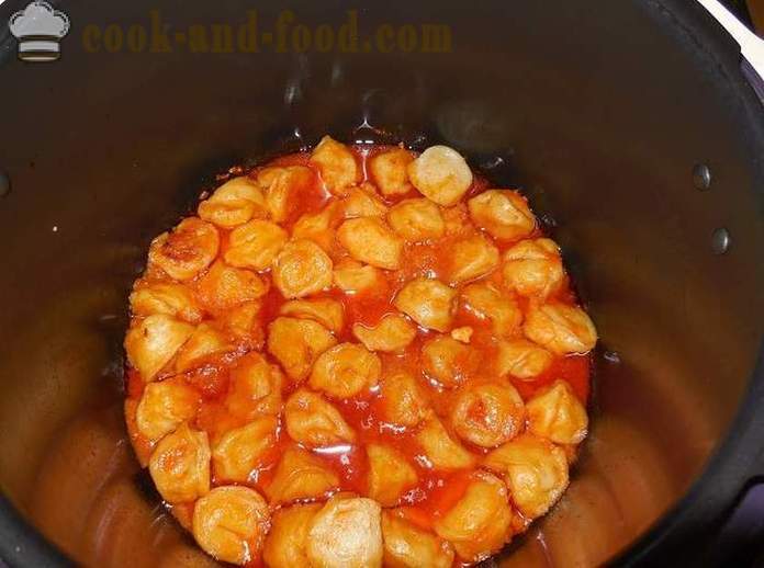 Bolinhos de massa na multivarka estufado em um molho de creme de leite e tomate - como cozinhar bolinhos em multivarka - uma receita simples com uma foto