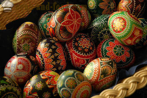 A história dos ovos de Páscoa - onde a tradição tem ido e ovos por que a Páscoa tingidos em cascas de cebola