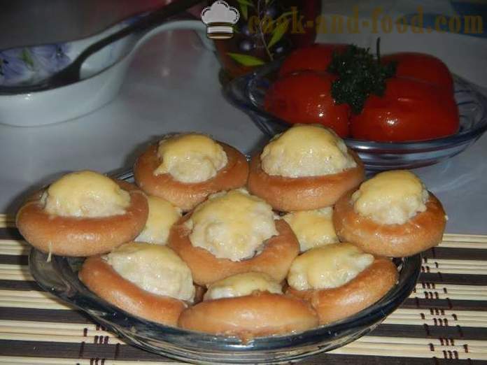 Bagels com carne picada no forno ou secagem de pelúcia - receita fácil aperitivo, como cozinhar, a receita com uma foto.
