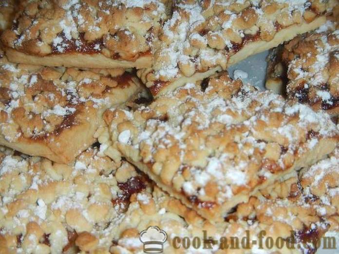 Bolinhos de Shortbread com geléia e migalhas do teste - como cozinhar biscoitos com migalhas em cima, passo a passo receita desfiado pastelaria com fotos.