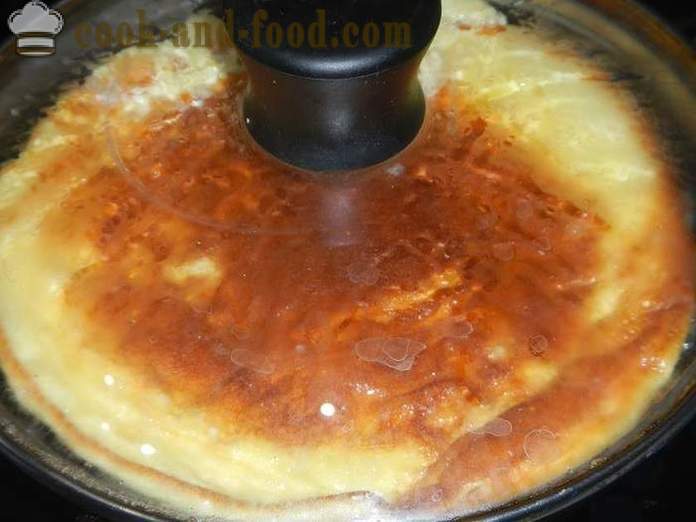 Omelete ar delicioso com creme de leite em uma panela - como cozinhar ovos mexidos com queijo, uma receita passo a passo com fotos.