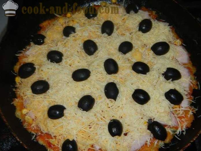 Batata pizza rápido na panela por 10 minutos ou panquecas de batata com enchimento - Como cozinhar uma pizza em uma panela, um passo a receita passo com fotos.