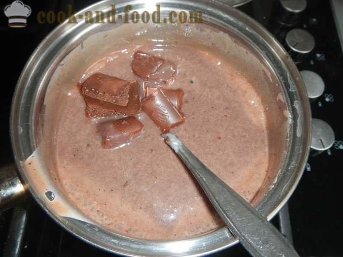 Biscoitos caseiros salsicha de chocolate com leite e nozes condensado, sem ovos - passo a receita passo para o salame de chocolate, com fotos.