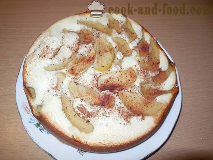 Torta de maçã exuberante em multivarka com canela e gengibre - como fazer uma torta de maçã em multivarka, passo a passo receita com as fotos.
